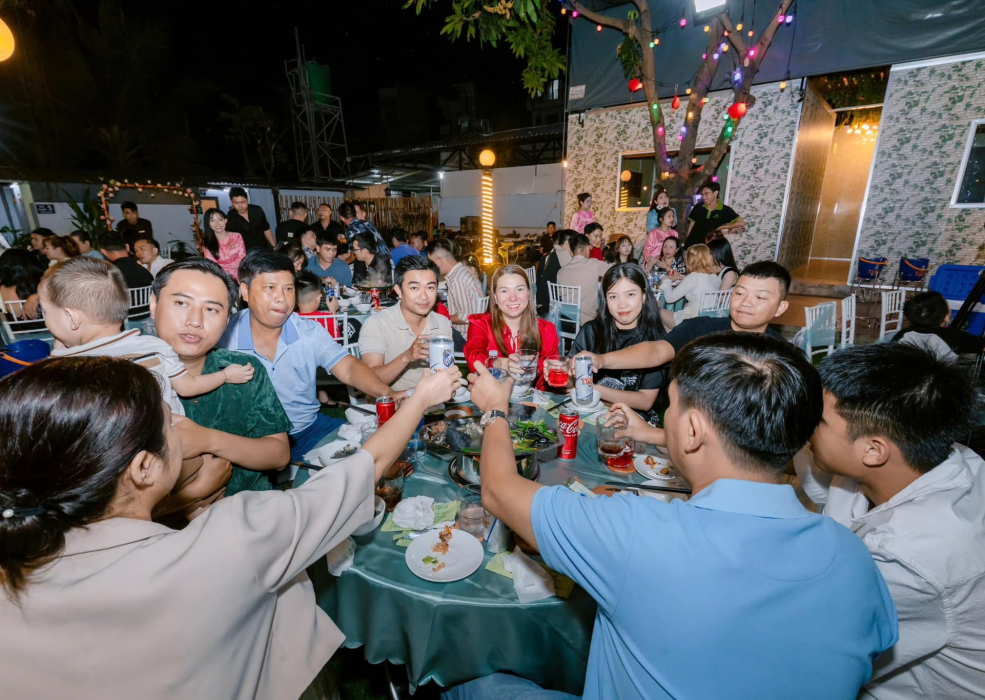 TIỆC GIA ĐÌNH